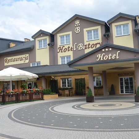 Hotel Batory Tluszcz Bagian luar foto