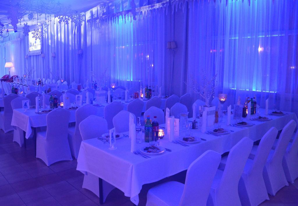 Hotel Batory Tluszcz Bagian luar foto