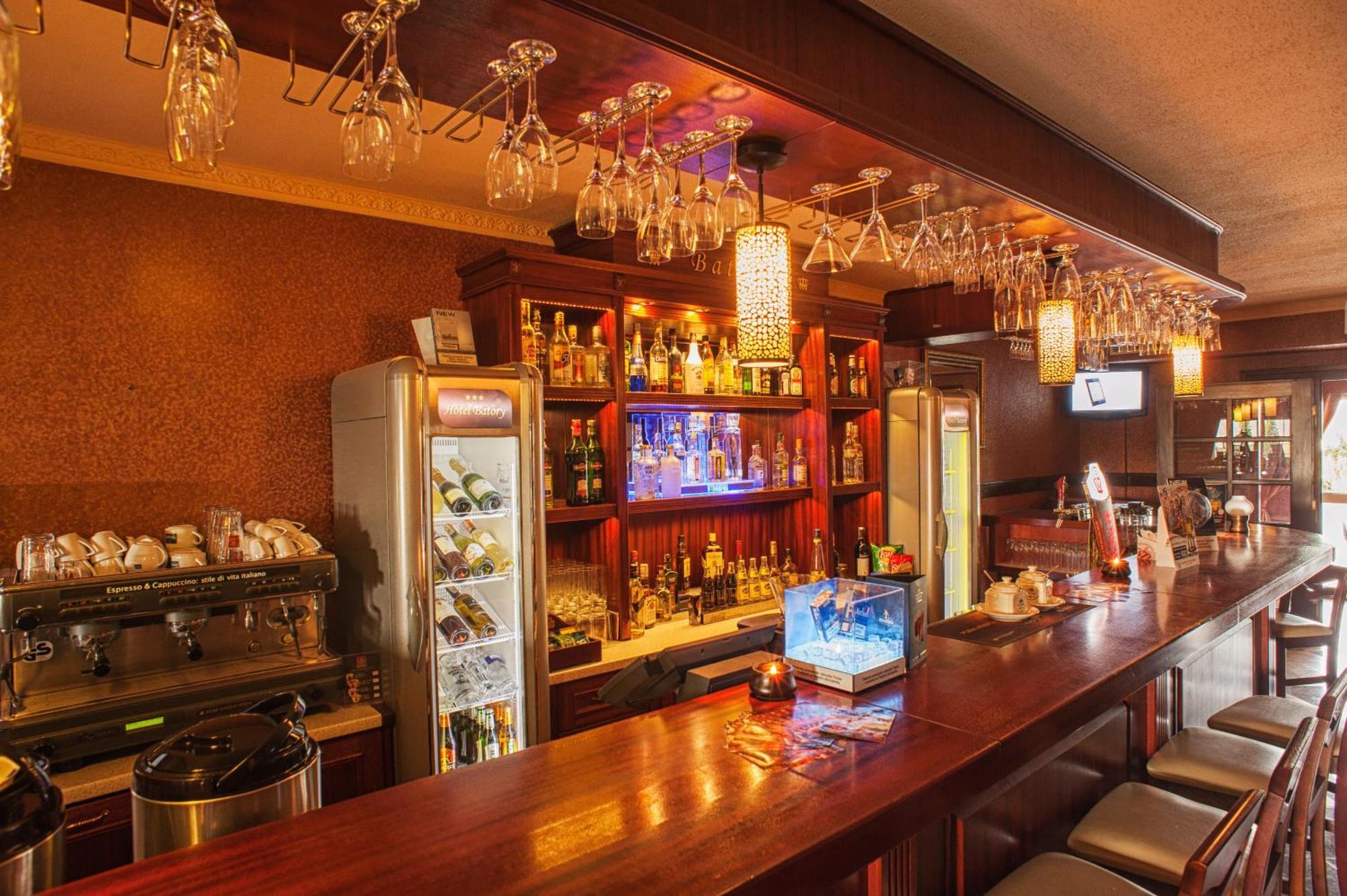 Hotel Batory Tluszcz Bagian luar foto