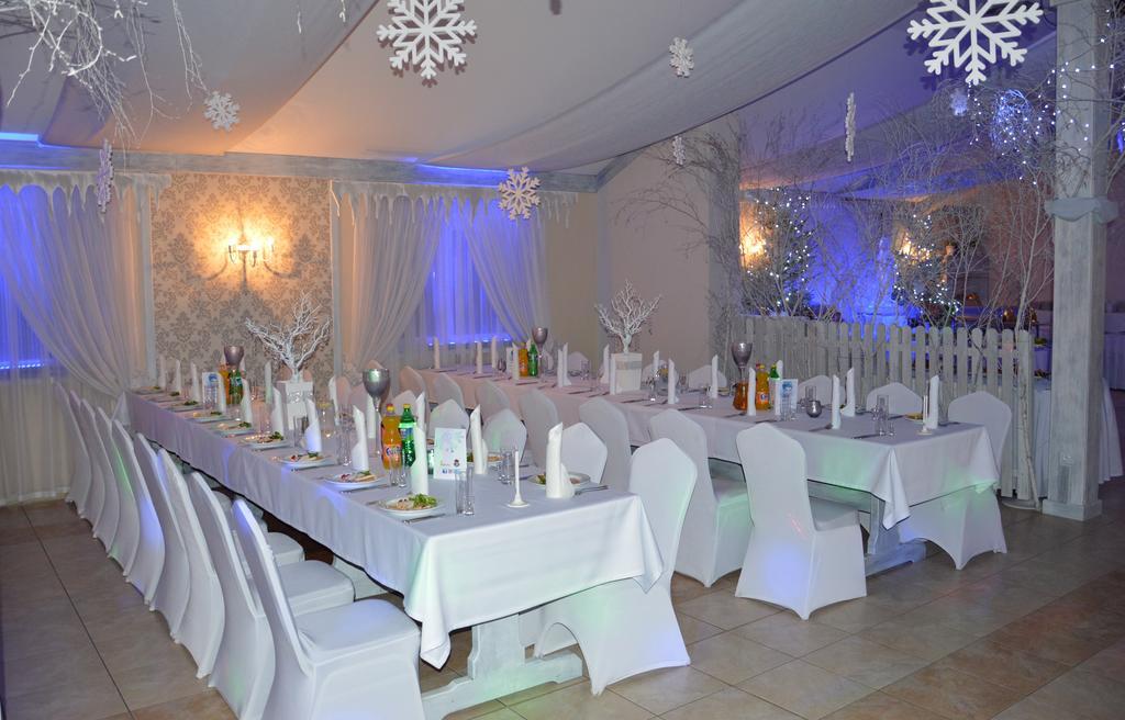 Hotel Batory Tluszcz Bagian luar foto