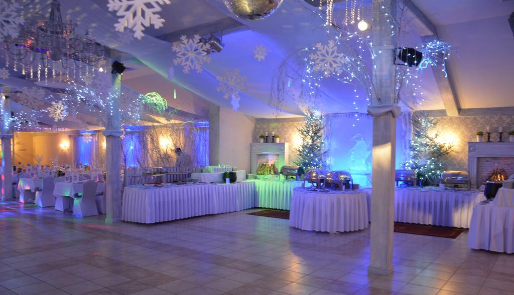 Hotel Batory Tluszcz Bagian luar foto