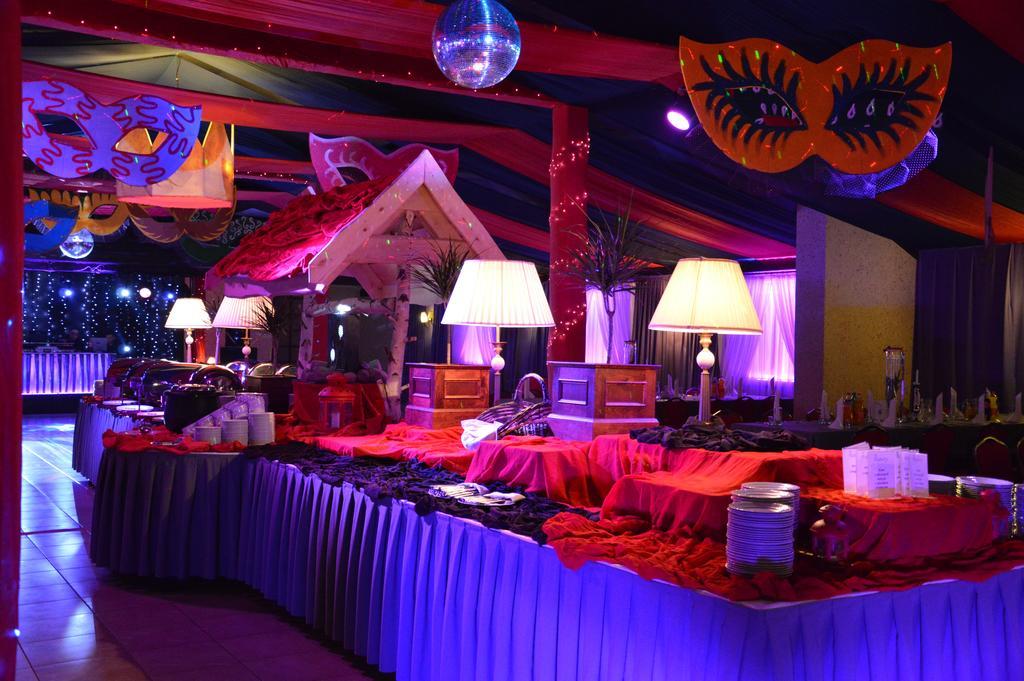 Hotel Batory Tluszcz Bagian luar foto