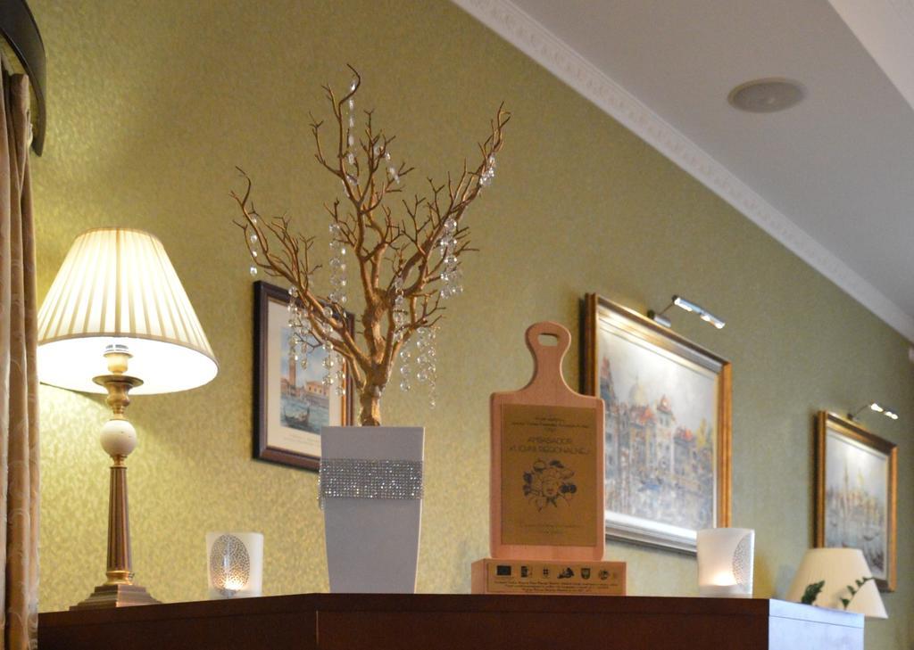 Hotel Batory Tluszcz Bagian luar foto