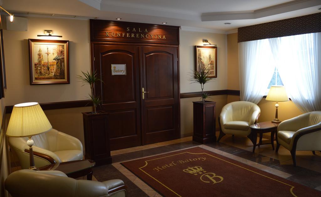 Hotel Batory Tluszcz Bagian luar foto