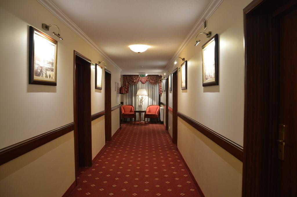 Hotel Batory Tluszcz Bagian luar foto