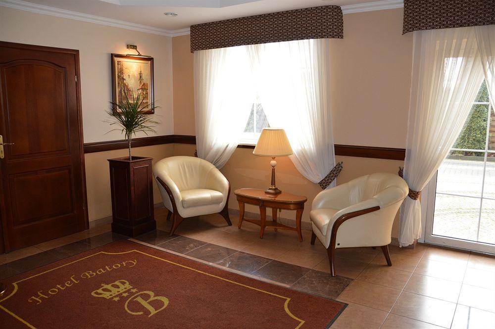 Hotel Batory Tluszcz Bagian luar foto
