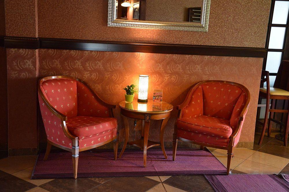 Hotel Batory Tluszcz Bagian luar foto
