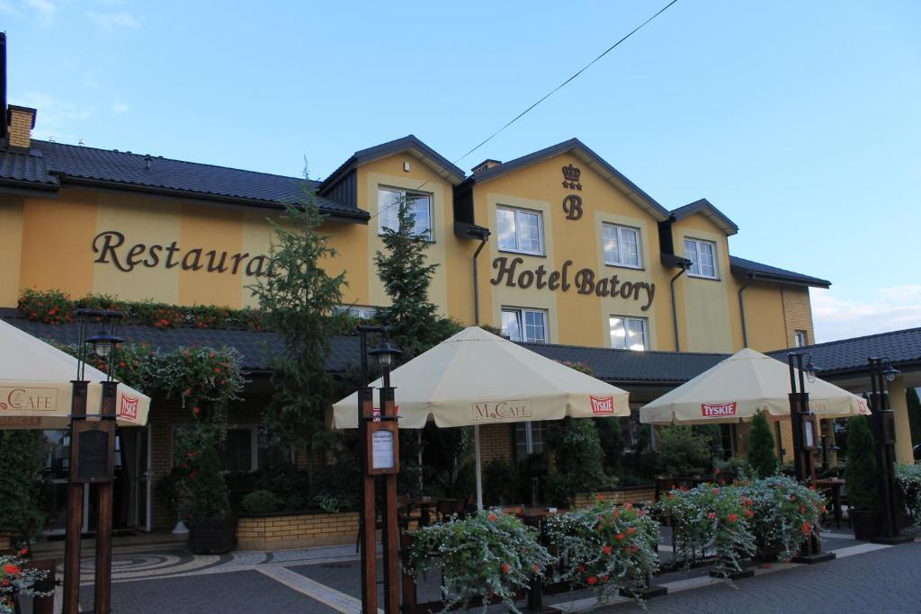 Hotel Batory Tluszcz Bagian luar foto