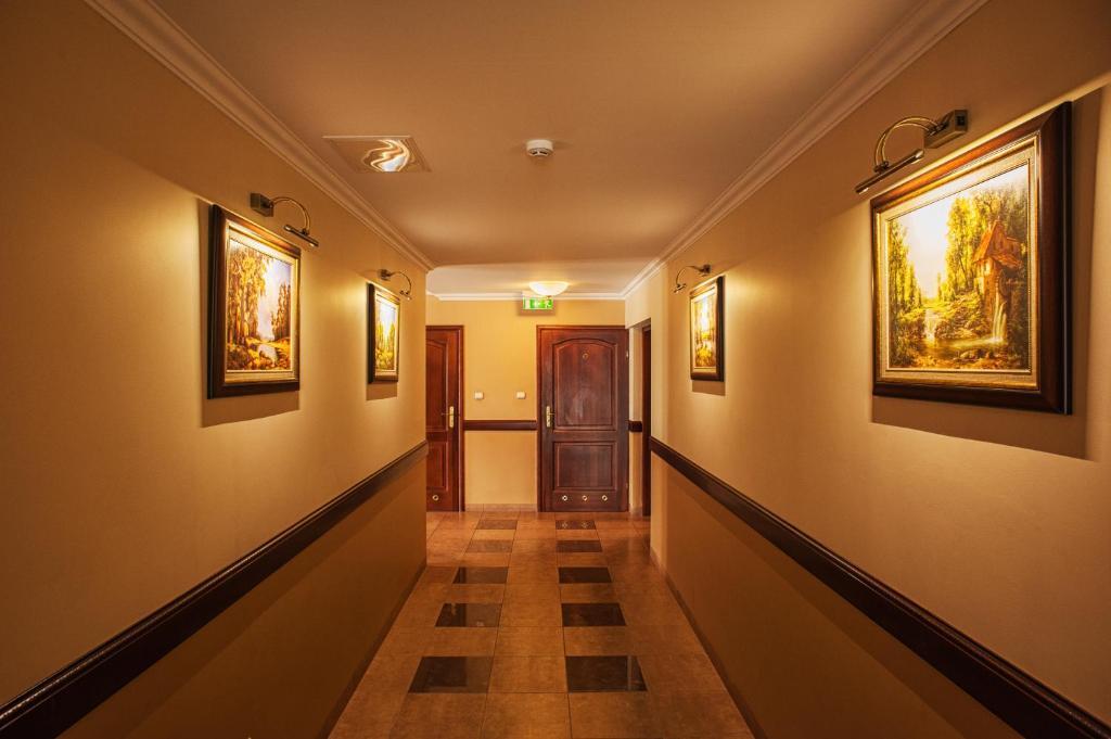 Hotel Batory Tluszcz Bagian luar foto
