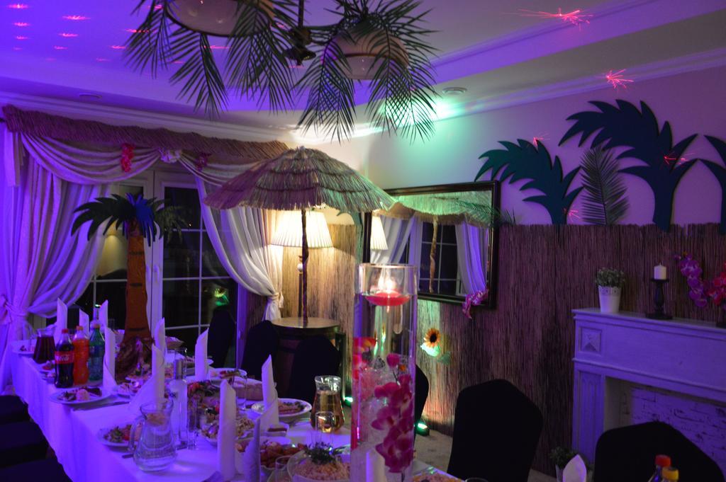 Hotel Batory Tluszcz Bagian luar foto