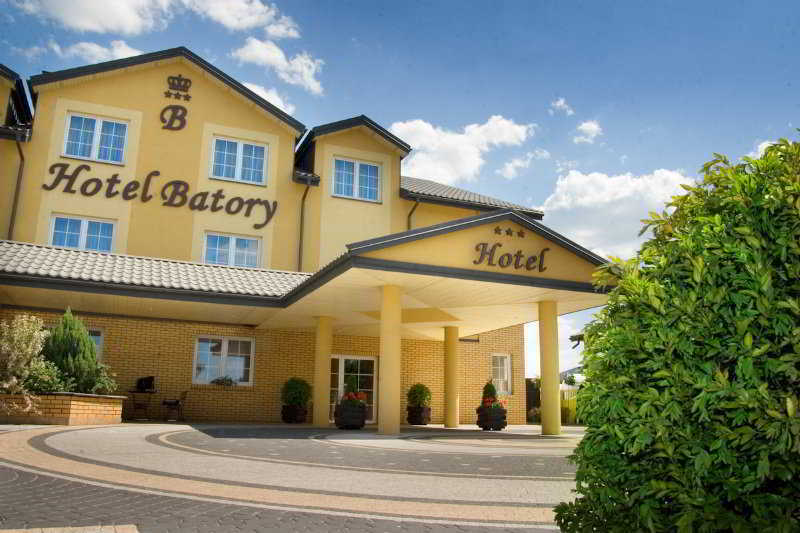 Hotel Batory Tluszcz Bagian luar foto