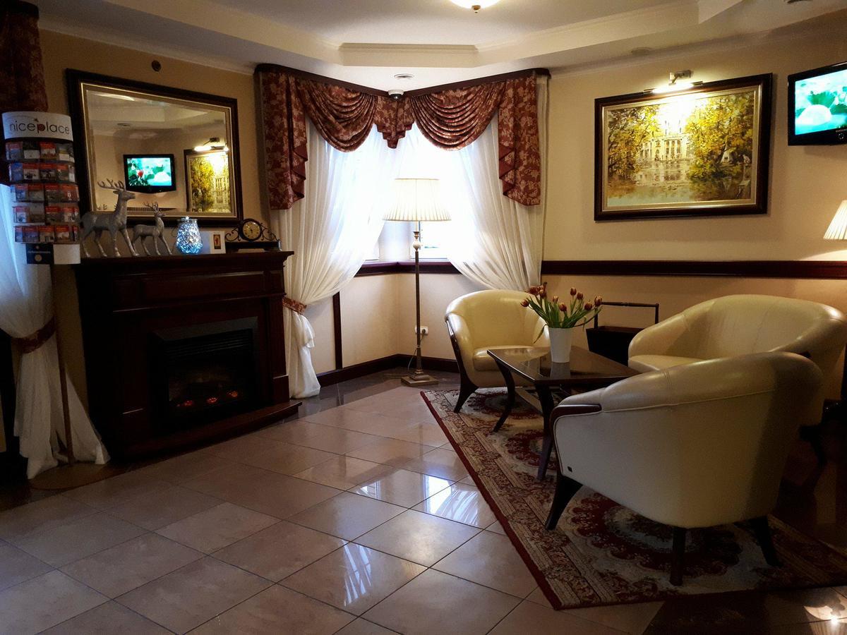 Hotel Batory Tluszcz Bagian luar foto