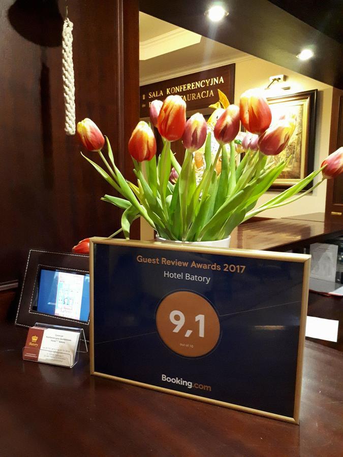 Hotel Batory Tluszcz Bagian luar foto