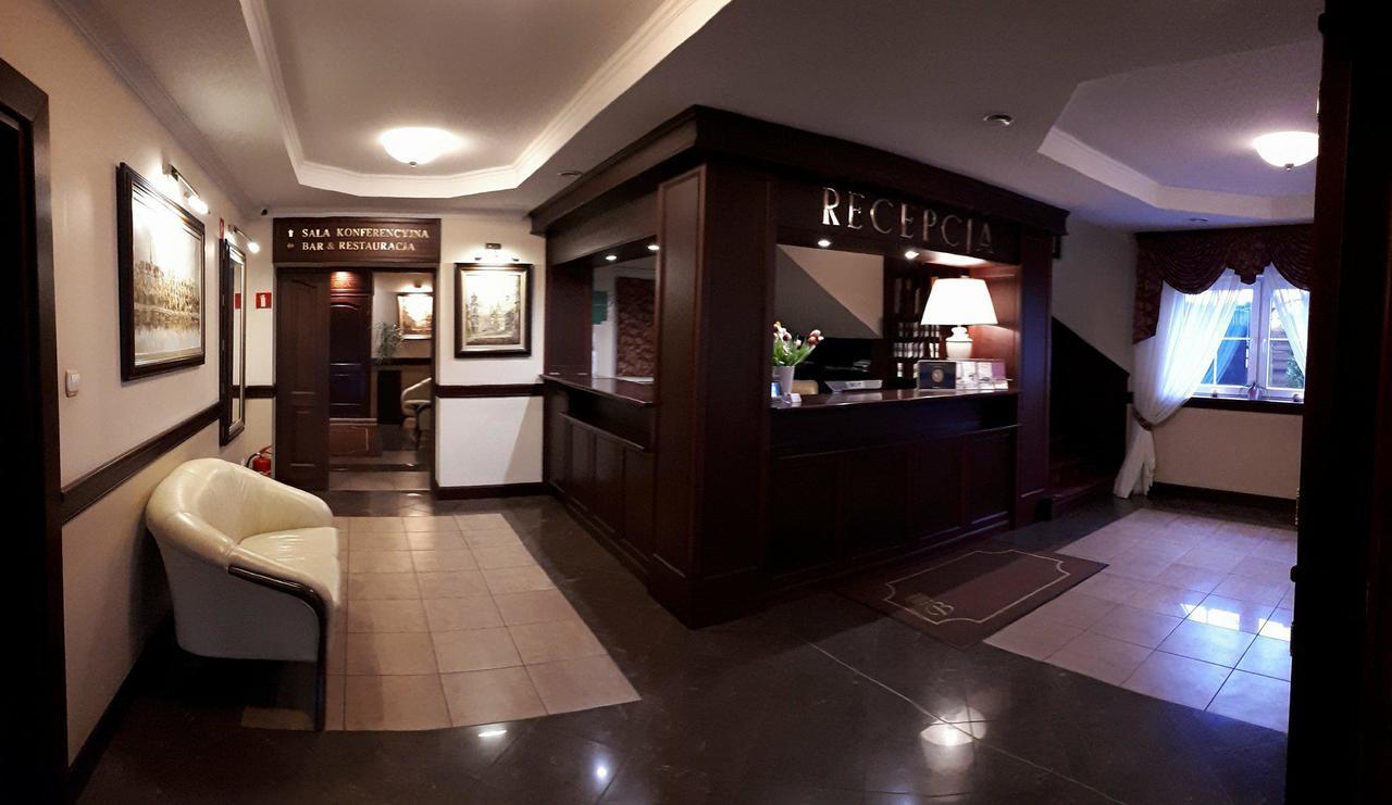 Hotel Batory Tluszcz Bagian luar foto