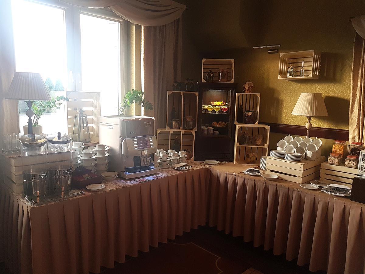 Hotel Batory Tluszcz Bagian luar foto