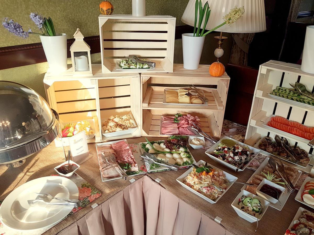 Hotel Batory Tluszcz Bagian luar foto