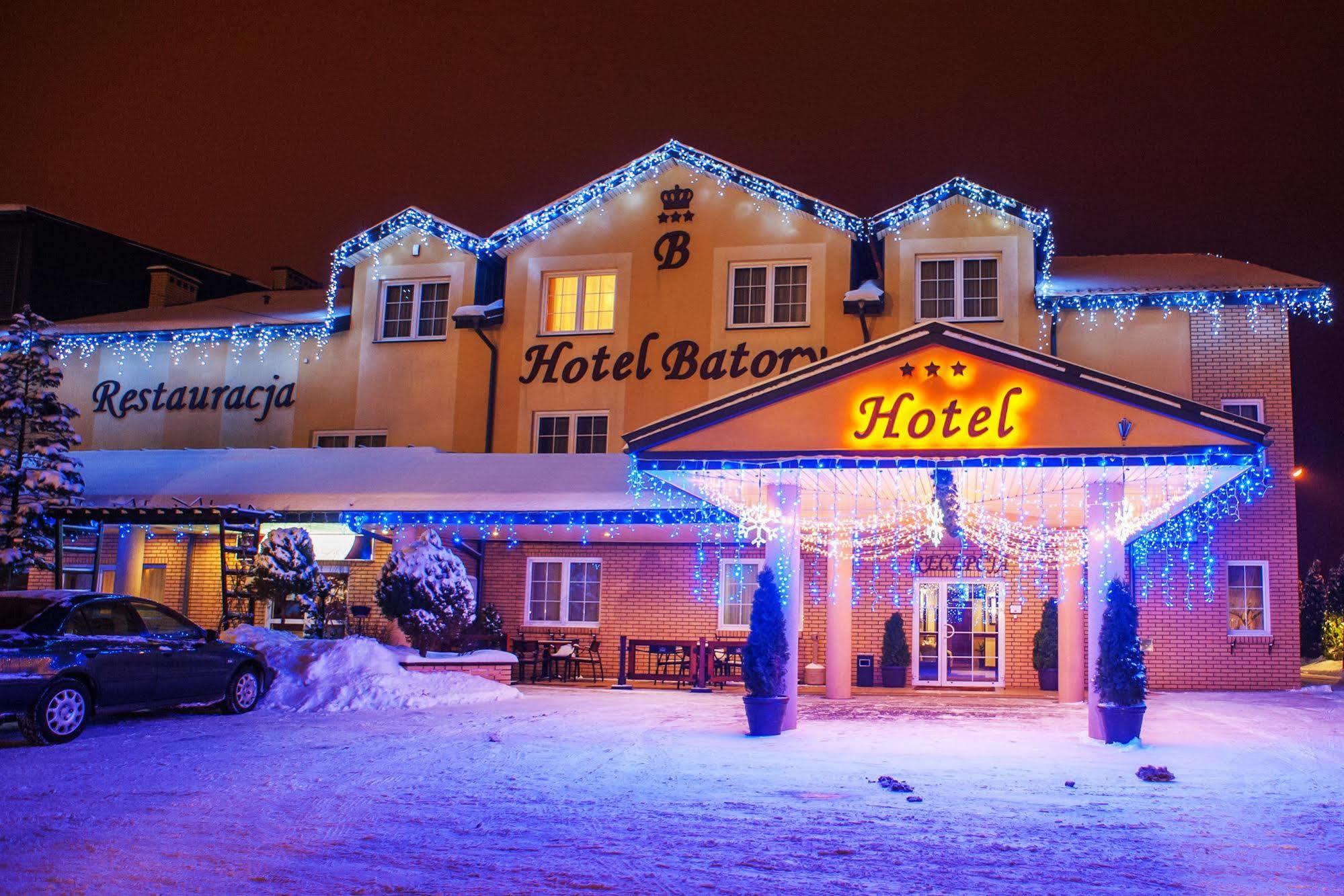 Hotel Batory Tluszcz Bagian luar foto