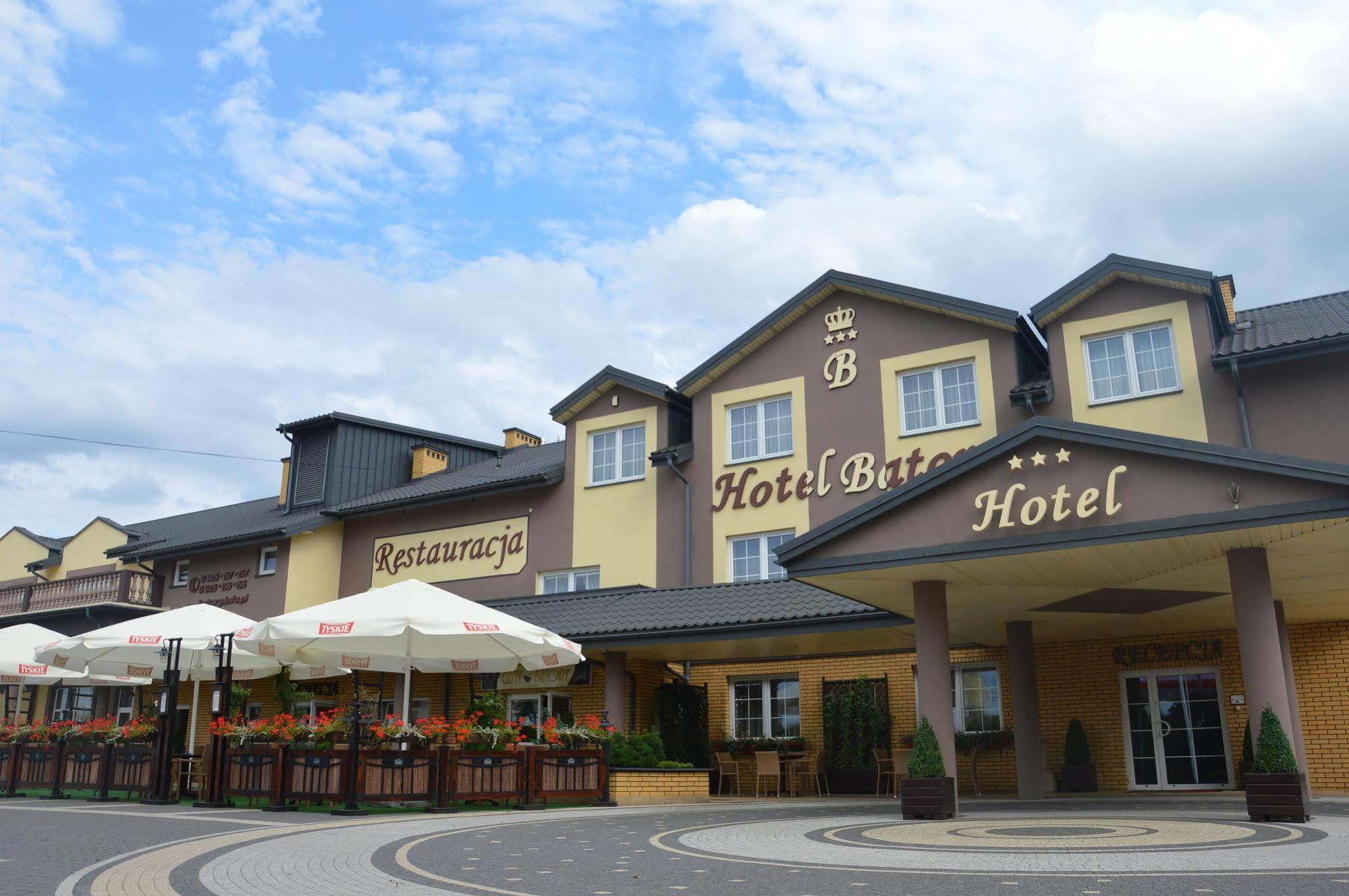 Hotel Batory Tluszcz Bagian luar foto