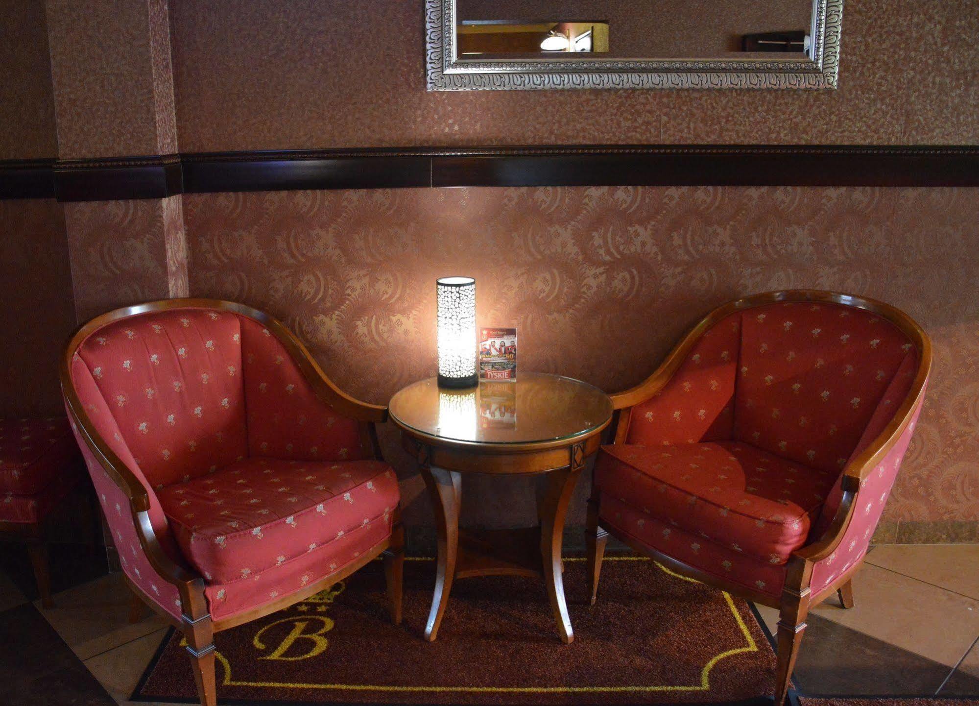Hotel Batory Tluszcz Bagian luar foto