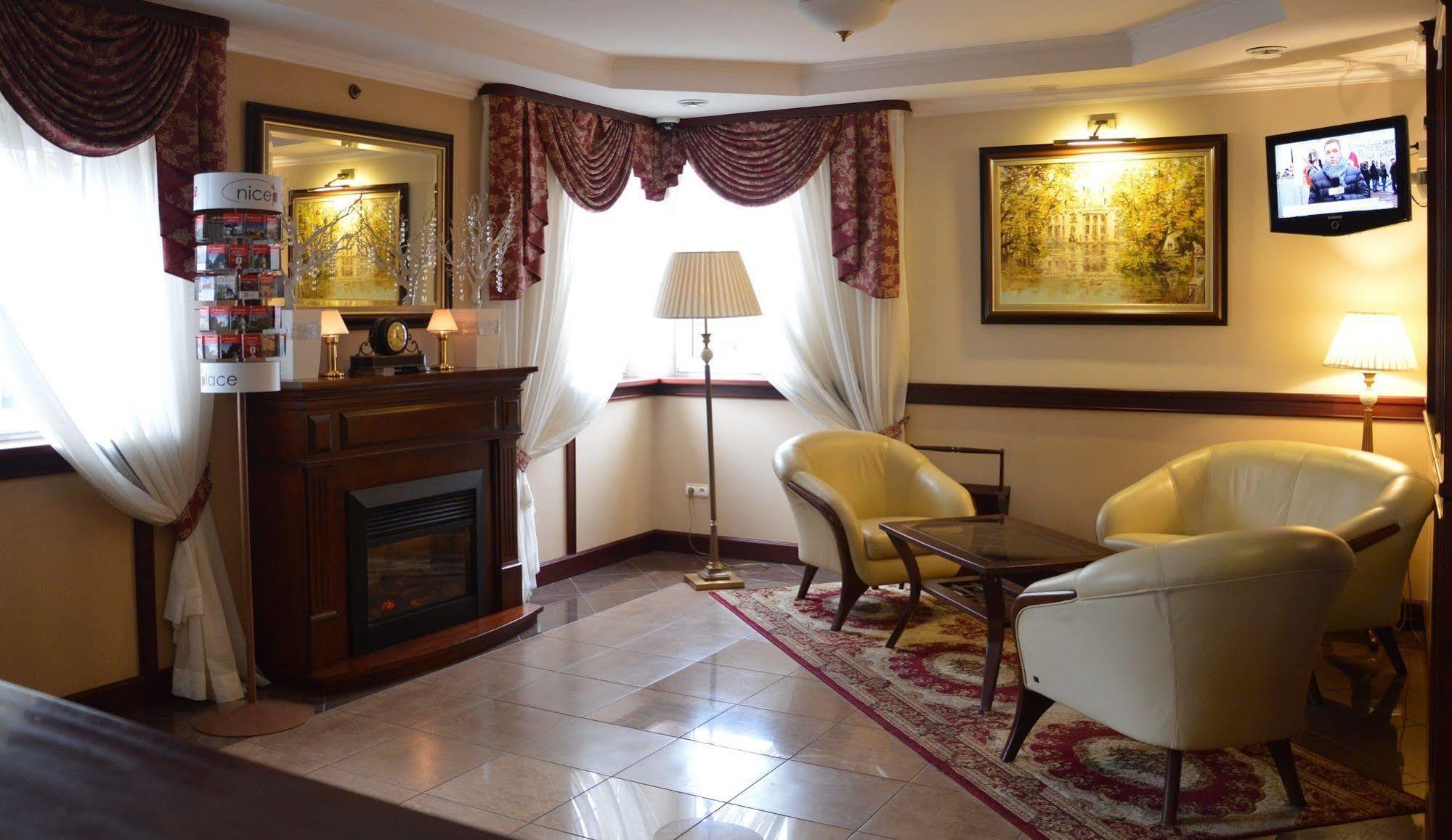 Hotel Batory Tluszcz Bagian luar foto