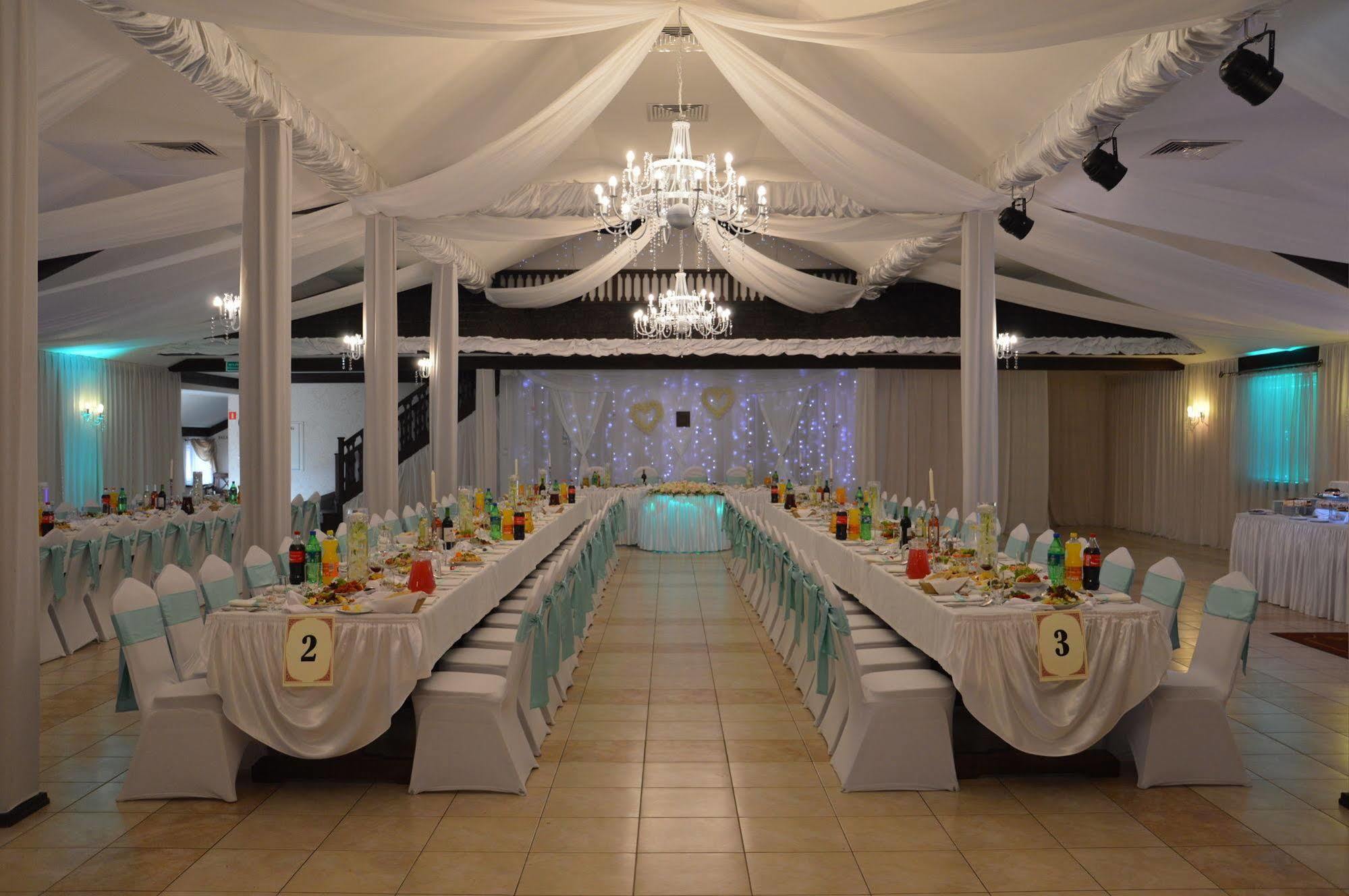 Hotel Batory Tluszcz Bagian luar foto