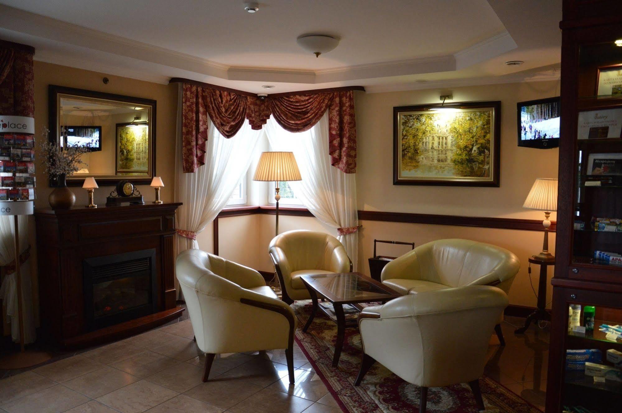 Hotel Batory Tluszcz Bagian luar foto