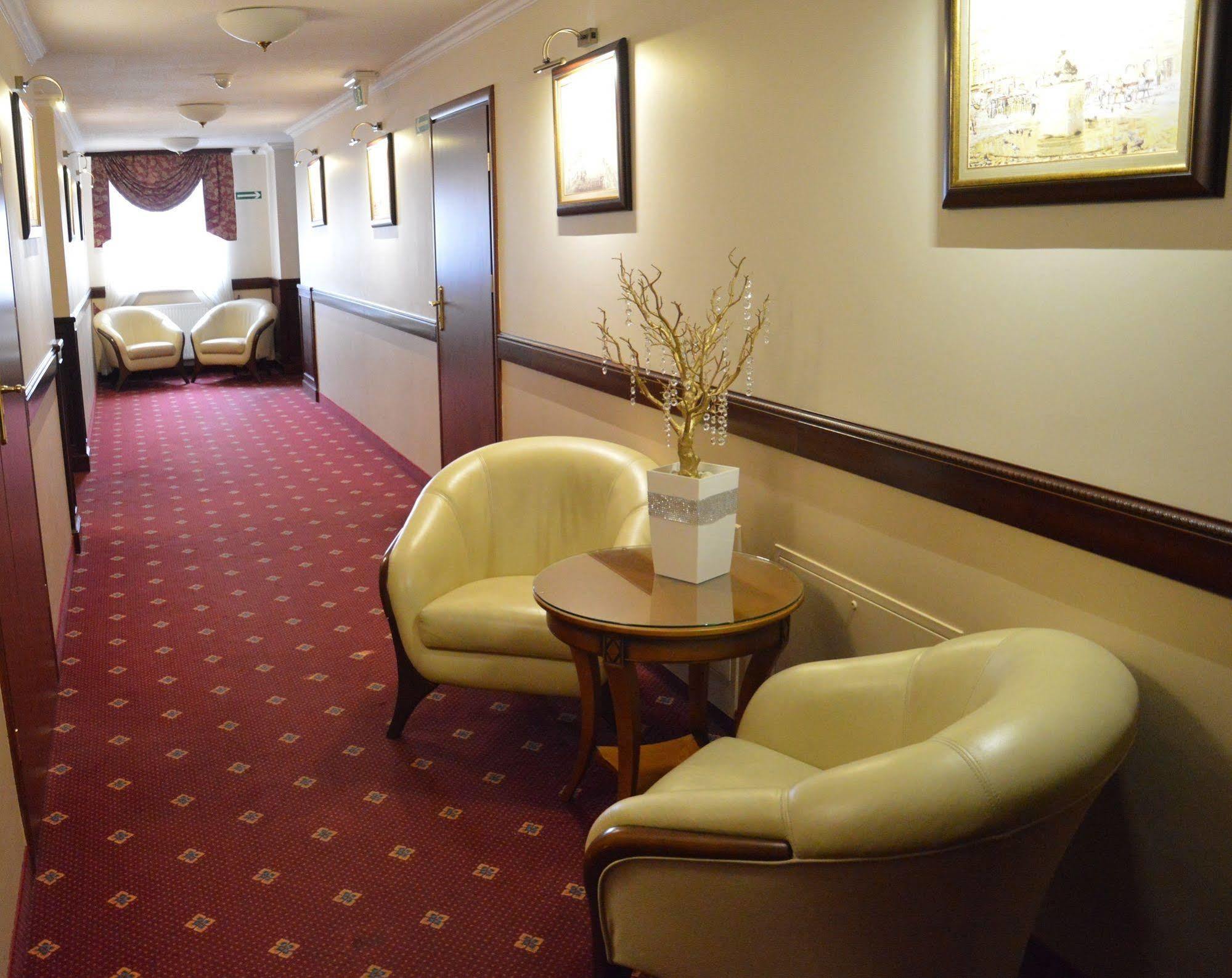 Hotel Batory Tluszcz Bagian luar foto