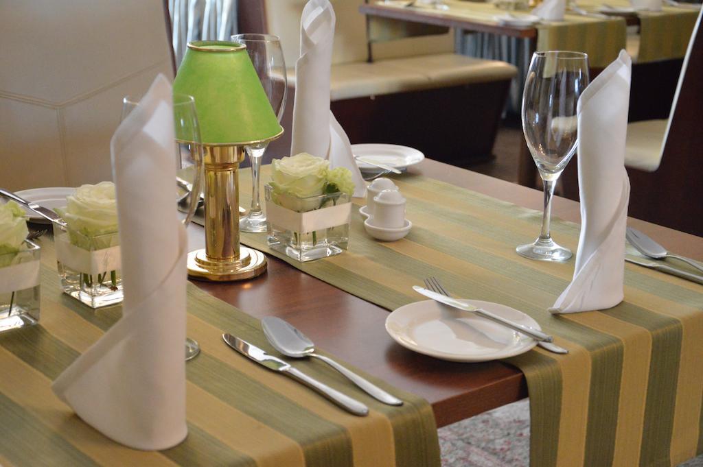 Hotel Batory Tluszcz Bagian luar foto